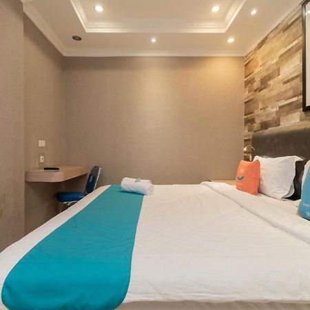 Sans Hotel Beauty Palembang Bagian luar foto