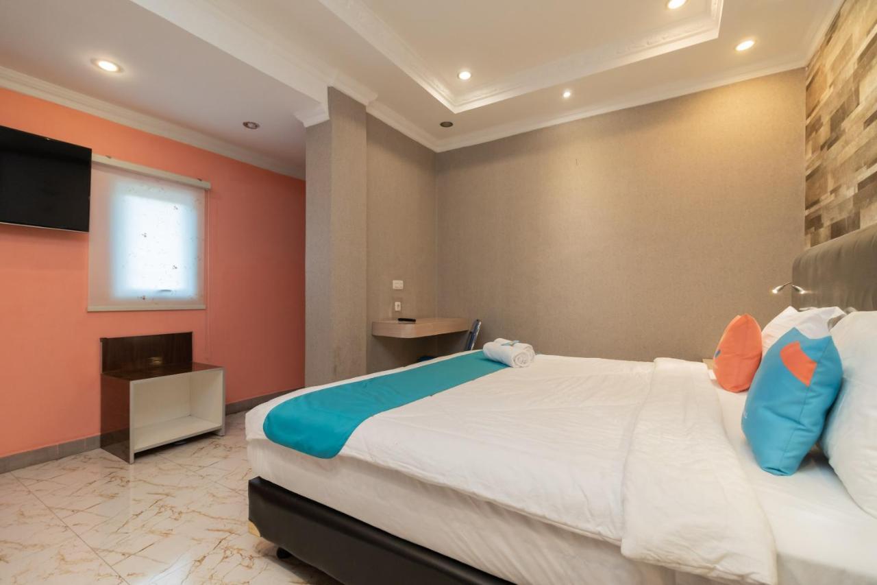 Sans Hotel Beauty Palembang Bagian luar foto