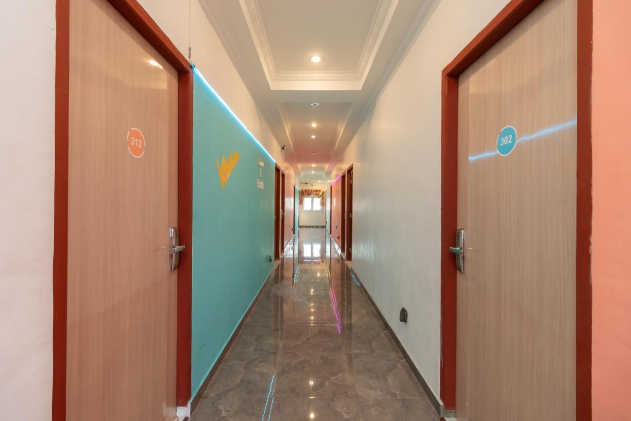 Sans Hotel Beauty Palembang Bagian luar foto