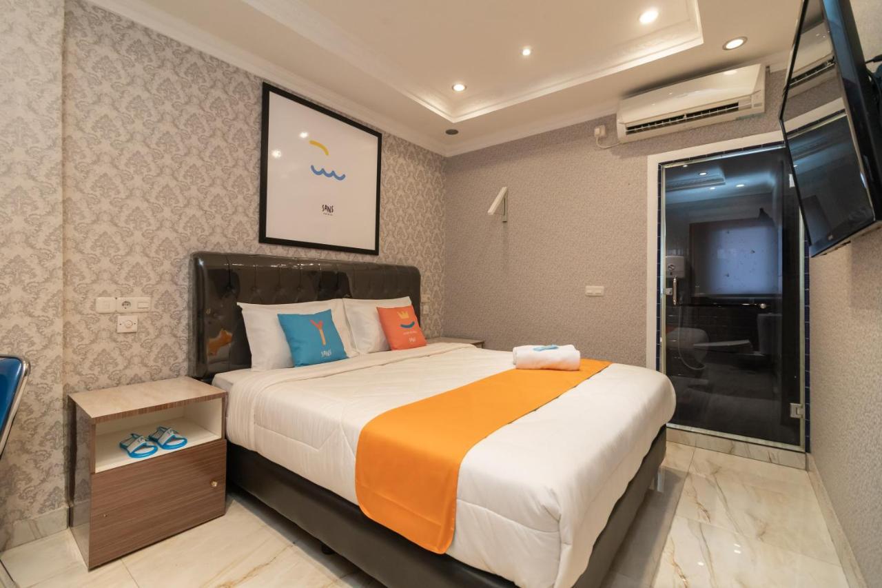 Sans Hotel Beauty Palembang Bagian luar foto