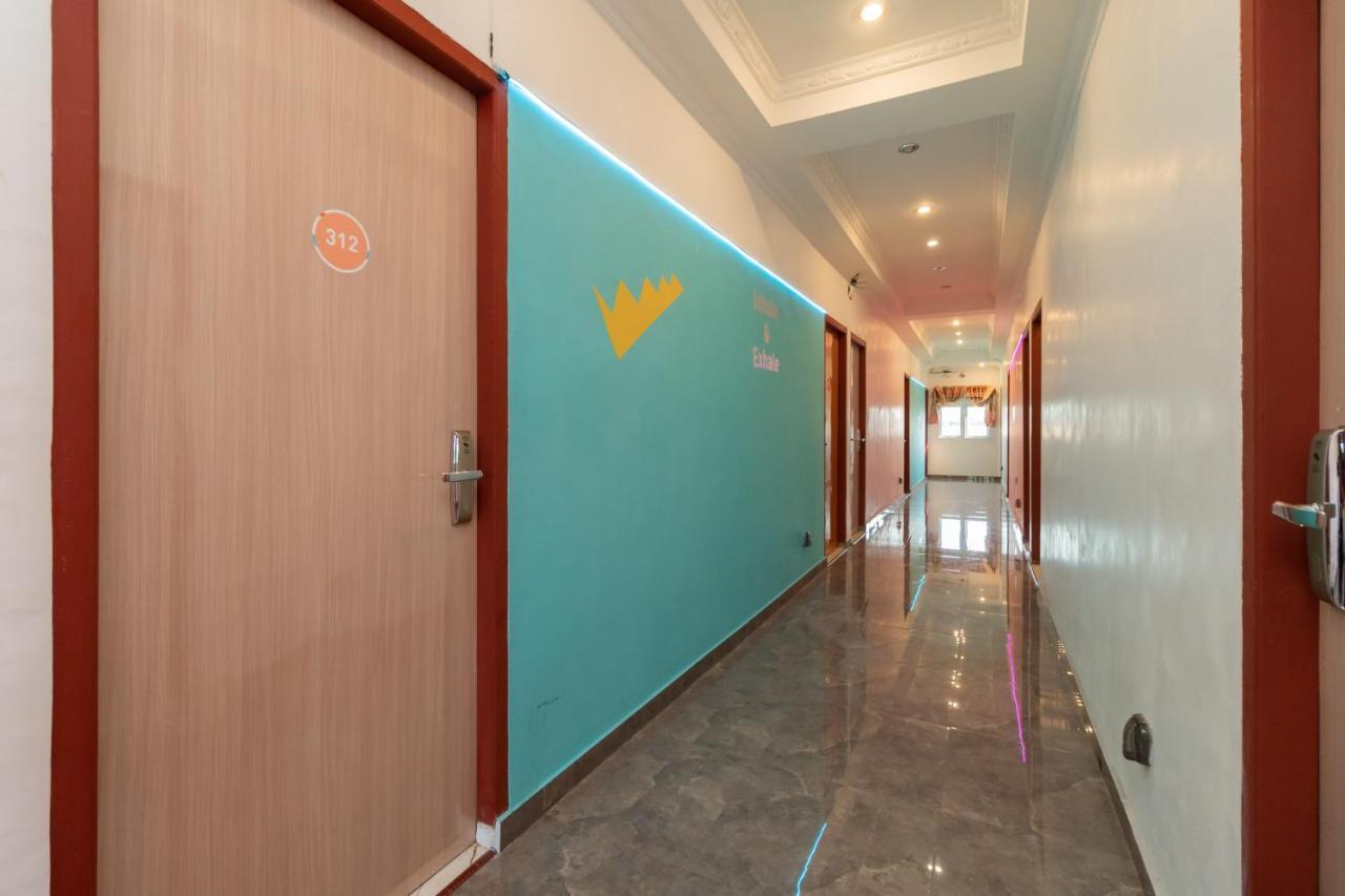 Sans Hotel Beauty Palembang Bagian luar foto