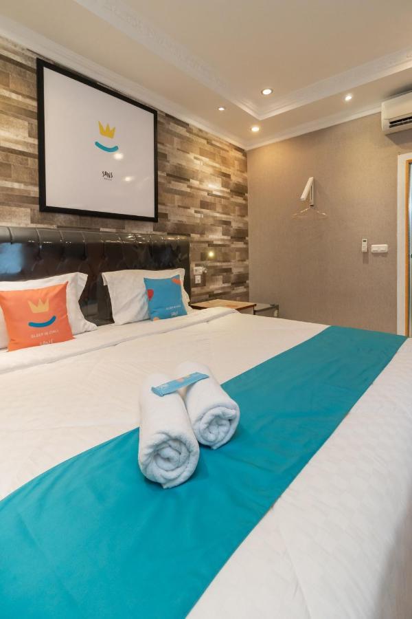 Sans Hotel Beauty Palembang Bagian luar foto