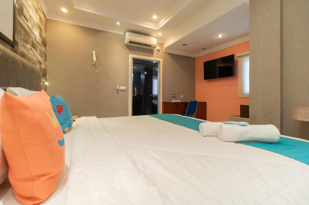 Sans Hotel Beauty Palembang Bagian luar foto