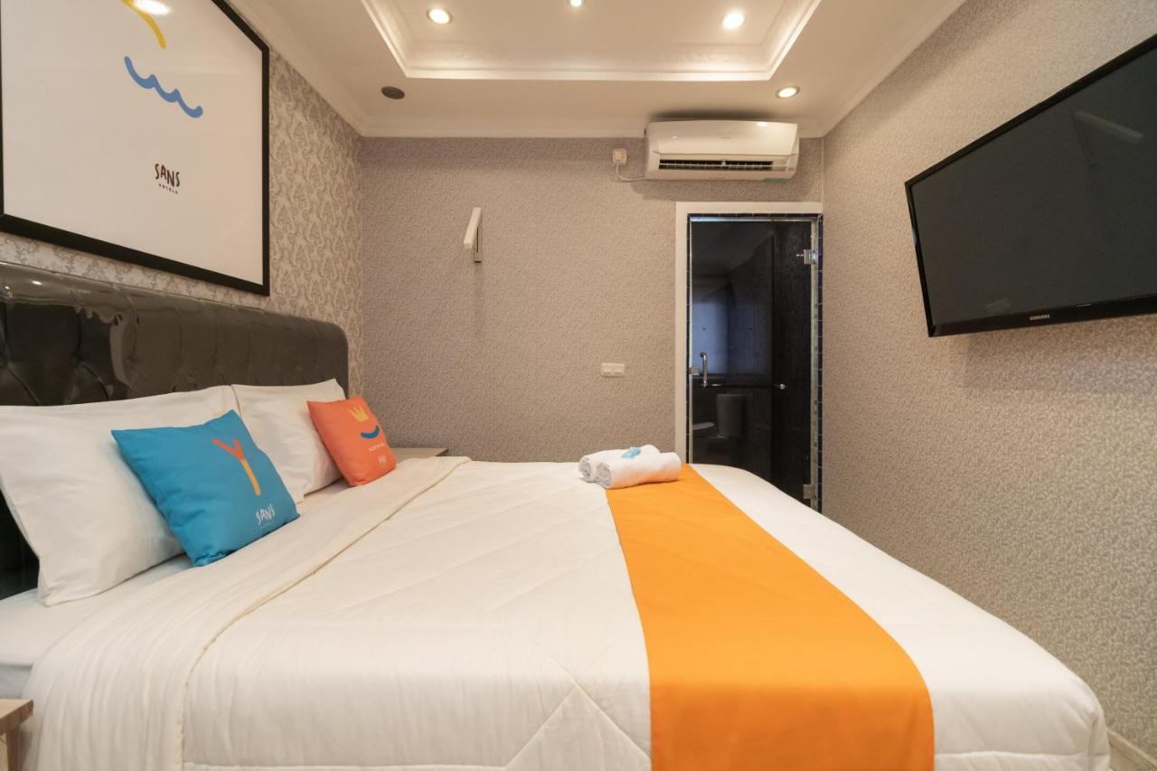 Sans Hotel Beauty Palembang Bagian luar foto