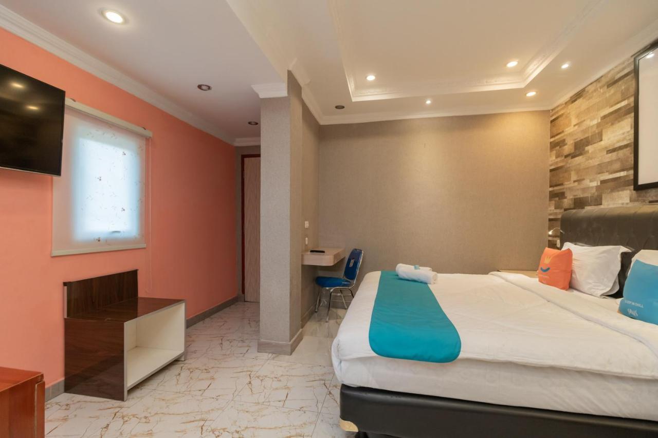 Sans Hotel Beauty Palembang Bagian luar foto