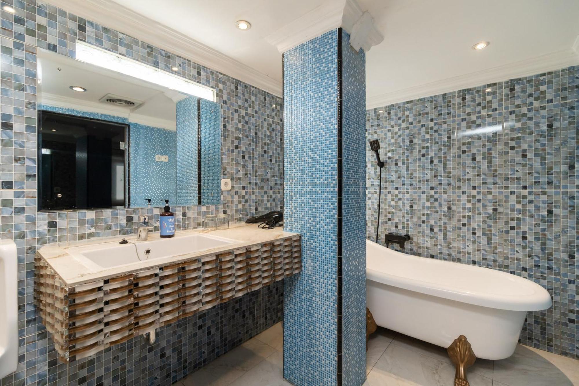 Sans Hotel Beauty Palembang Bagian luar foto