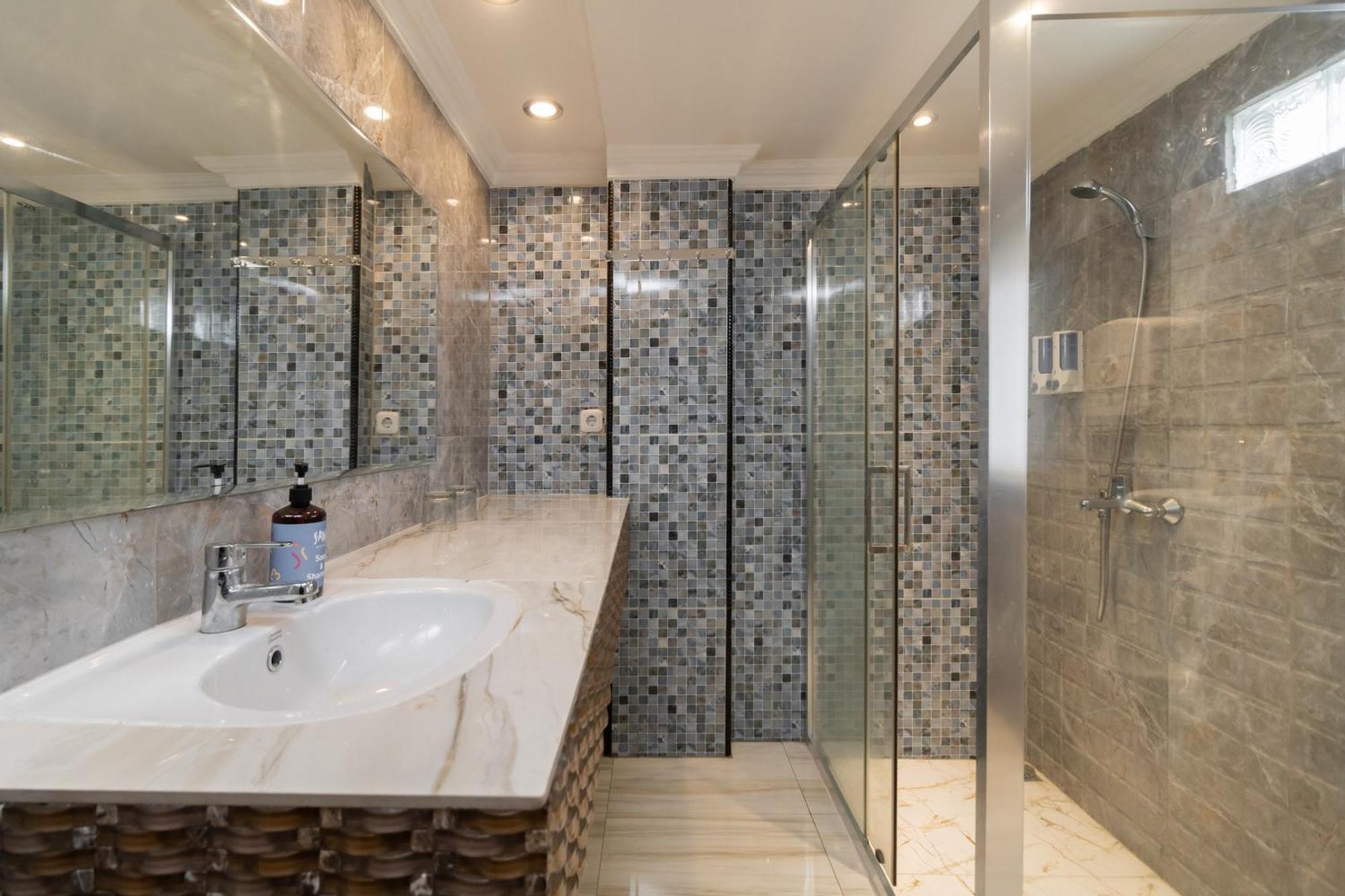 Sans Hotel Beauty Palembang Bagian luar foto